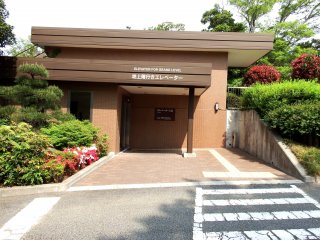 From the Seaside Hotel Maiko Villa, you&#39;ll ride this elevator to go down to the ground level where the Maiko Park is located