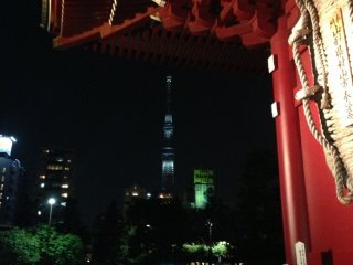 I could see SkyTree from Sensoji. It was an interesting combination of old and new