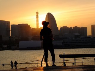 Then the sky turned yellow as the sun dipped down below the Minato Mirai skyline