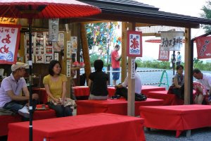 You can sit on red covered benches and eat green tea ice cream