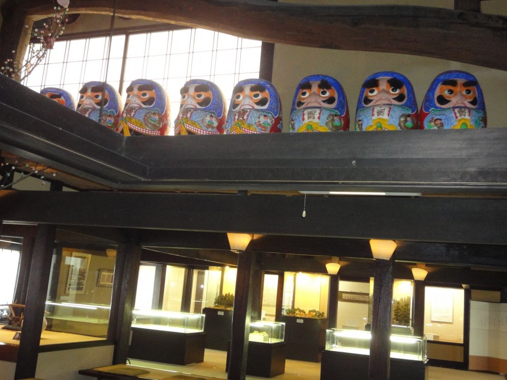Dharma dolls &nbsp;at Hotel Sakan welcome you to&nbsp;Akiu&#39;s hot springs after riding a&nbsp;bus for&nbsp;40 minutes&nbsp;from Sendai station