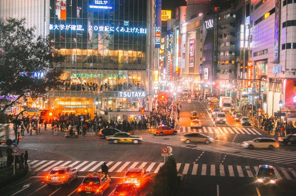 The crowds at Shibuya Crossing at night