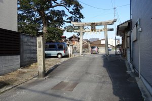Entrance to Kusugutani Hitsuno Shrine