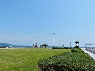 A small park next to Yui-ga-hama beach