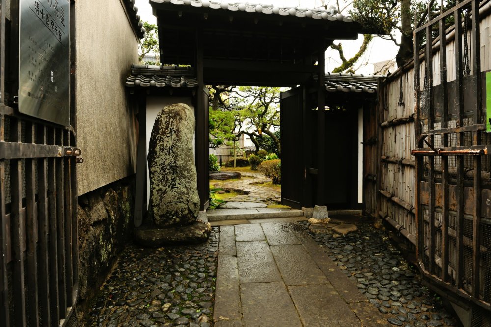 Chikugoya Chubei established this prostitute house in Maruyama as a party space. It was called &#39;Chiyo-no Yado&#39; (hotel of Chiyo).