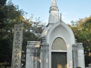 A stupa that has a somewhat Indian style architecture is in the centre of the cemetery