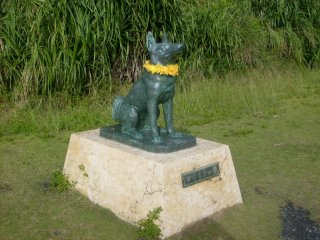 A statue of celebrity doggie Marilyn