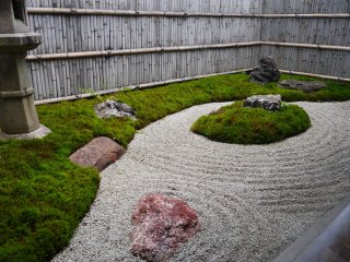 A traditional zen garden lightens up the Western style room