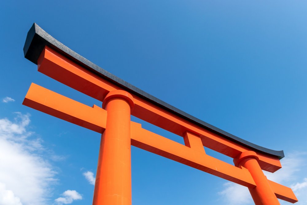The great torii gate of Fushimi Inari-taisha, Kyoto, which marks the entrance to the religious site.