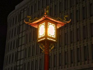 Sodium lamps of Chinatown