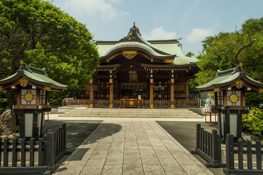Rokugo-Jinja\'s main building is nicely decorated with plenty of gold leaf.