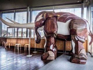  Part of this Café’s stylish interior includes a giant wooden elephant sculpture