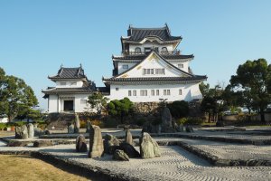 Kishiwada Castle and garden