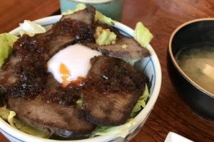 Beef bowl at Ajidokoro Azuma