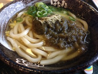 Sanuki-style udon with grated seaweed