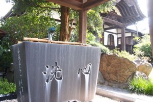The Japanese kanji engraved on the trough, "sen shin," means to wash or purify one's heart.