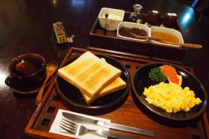 Every morning, guests can also enjoy an affordable breakfast from 250 to 415 yen.