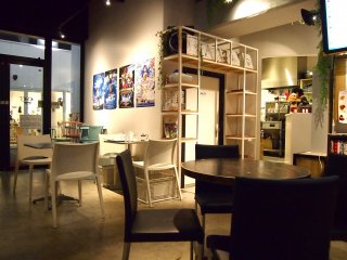 Cafe Asan&#39;s interior is clean but not overly sleek, which kind of resembles a well-kept home.&nbsp;