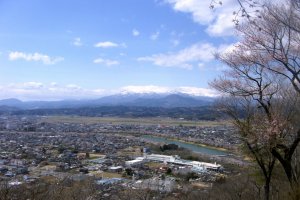 A wider angle shot of Ou Mountains and Ogawara town.