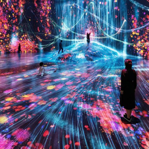 teamLab, Universe of Water Particles on a Rock where People Gather © teamLab