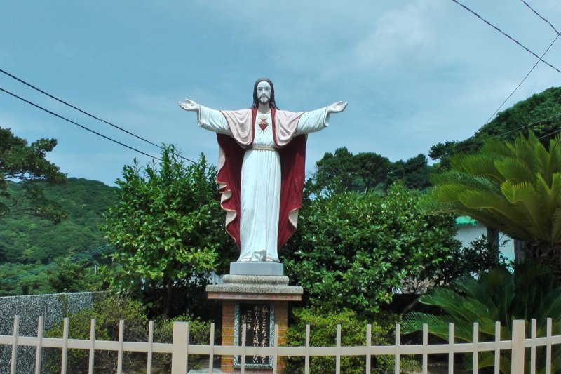 <p>The statue of Jesus on the Ebukuro Church grounds</p>