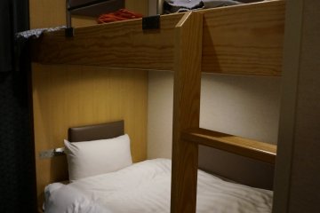<p>เตียงแบบ bunkbed เป็นห้องแบบใหม่ ก็สะดวกดีนะคะ</p>