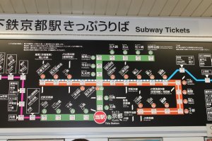 京都市街部に在る主要な観光スポットはほぼこの地下鉄でカバーできる