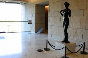<p>At the lobby, this voluptuous stone statue guards the entrance to the Golden Tea Room.</p>