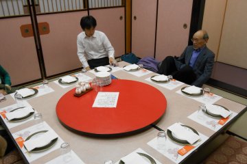 <p>ภายในห้องจัดงานเลี้ยงห้องหนึ่งที่เรียกว่า Kaido สามารถนั่งได้ประมาณ10คน</p>
