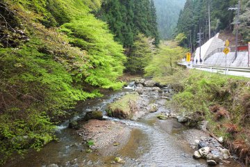 <p>ลำธารสวยๆระหว่างทางเดินจากสถานีรถไฟ Kibune-Guchi ไปยังหมู่บ้านคิบุเนะ</p>