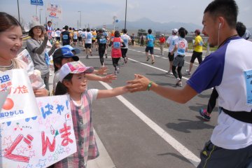 Encouraging runners along the way - the Sakuranbo Marathon is fun for those who don't run too