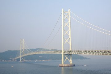 <p>The view of the Great Akashi Strait Bridge in the morning</p>