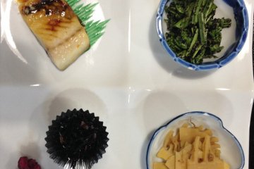 <p>Delicious simple meals for breakfast include grilled fish, pickles and bamboo shoots</p>