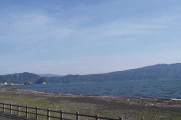 <p>The edge of the park gives a view out over Suruga Bay</p>