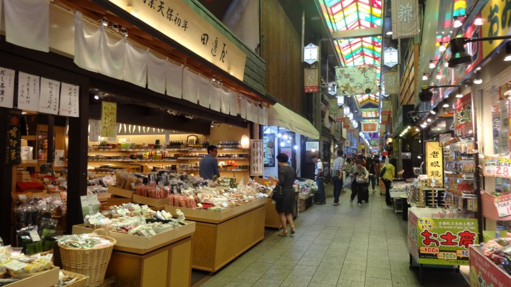 Pasar Nishiki Kyoto yang terkenal.