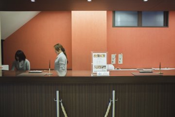 <p>Reception area, along with polite and professional staff</p>