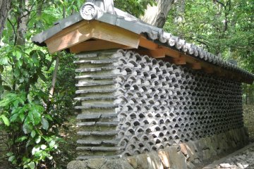 <p>Roof tiles were used to make this beautifully and uniquely designed wall</p>