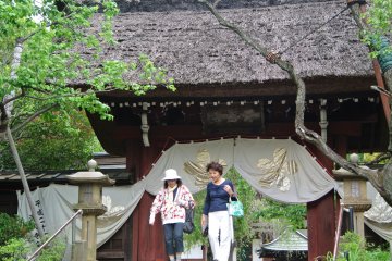<p>Main Gate (Sanmon) was built with thatched roof in 1695</p>