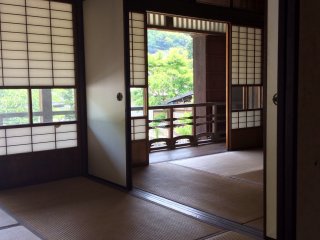 Old Takada Kaisou Ten (Upstairs) - The most inner room of the house facing south. There&nbsp;is an&nbsp;alcove and a set of staggered shelves and it seems the most expensive room.