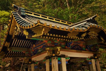 Suiban-sha of Taiyuin, an ornately decorated sacred fountain where visitors cleanse their hands and mouth before entering the temple.