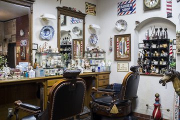 <p>The main area of the barbershop.</p>
