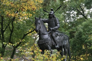 The fine statue of samurai and castle builder Todo Takatora