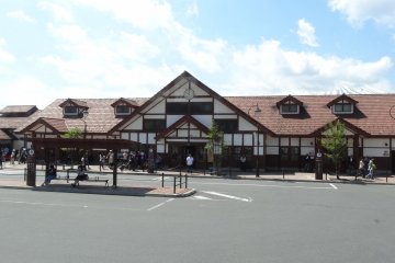 <p>สถานีคะวะกุชิโกะ (Kawaguchiko) ริมทะเลสาปคะวะกุชิโกะ</p>