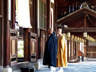 De jeunes moines