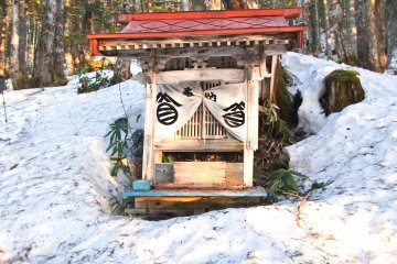 <p>One of many small shrines along the way</p>