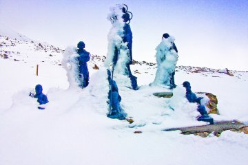 <p>Snow covered statues near &#39;Otaki&#39; peak</p>