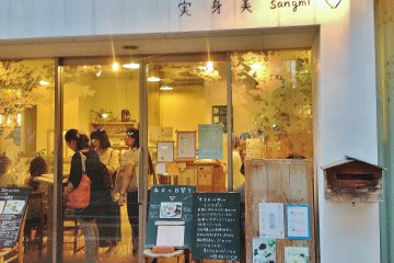 <p>ร้าน Sangmi&nbsp;caf&eacute;</p>