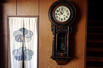 An old clock at the entrance to the ryokan