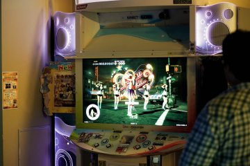 <p>Dance Revolution: Follow her step to step and score the highest.</p>