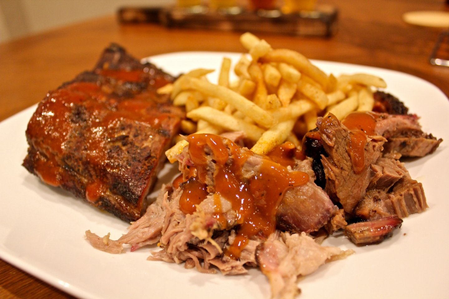 The 3 Meat BBQ Plate Set includes Baby Back Ribs, Beef Brisket, and Pulled Pork. Served with your choice of Seasoned Fries or Creole Potato Salad. 1,500yen